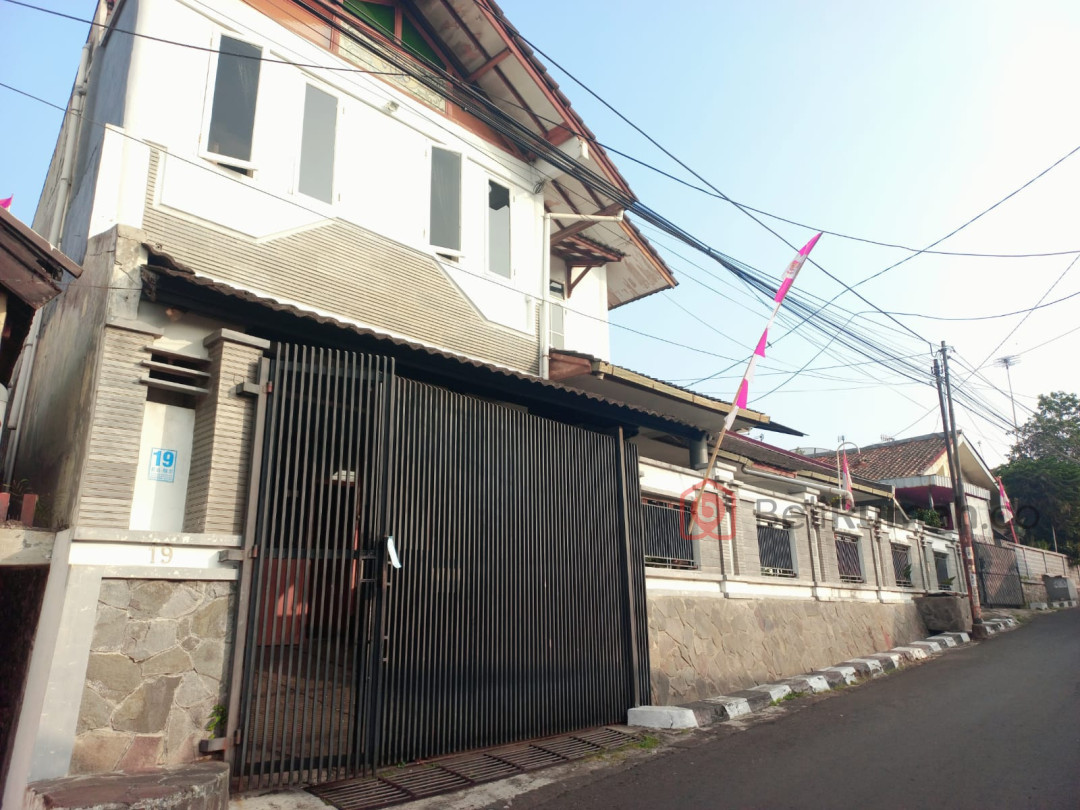 Rumah Ujungberung 2 Lantai Luas 292 m2ada Kolam Ikan di Kota Bandung - BeliRumah