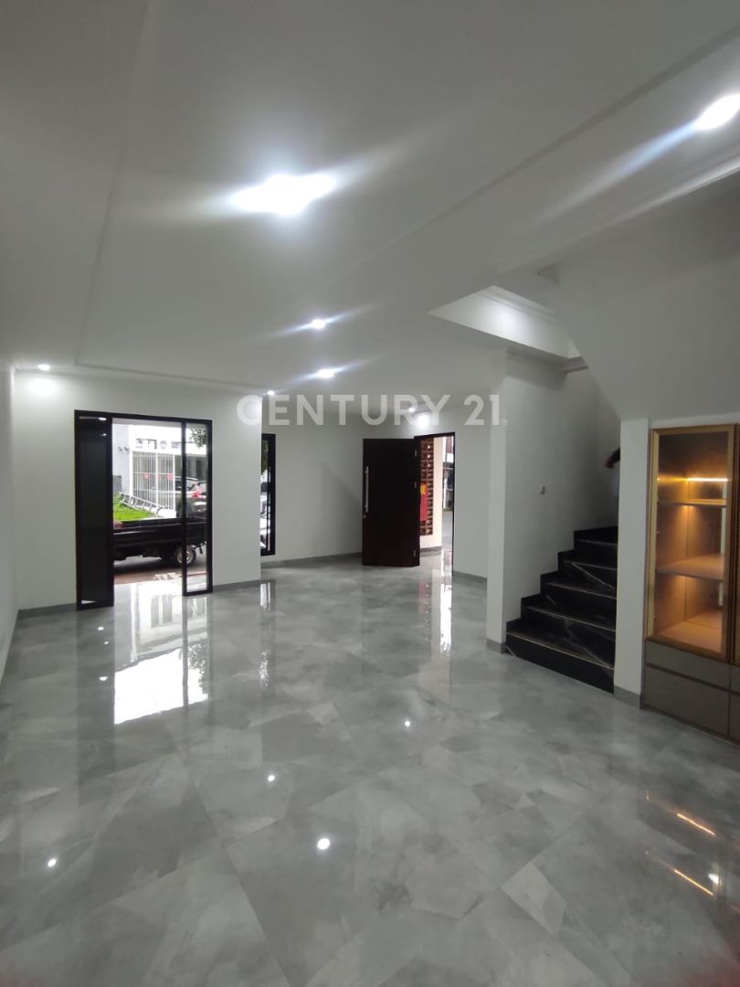 Rumah DI Cluster Puri Town House Di Hook Depan Taman - BeliRumah