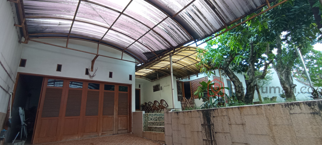 Dijual Rumah Halaman Luas Asri di Serua Ciputat Tangsel - BeliRumah