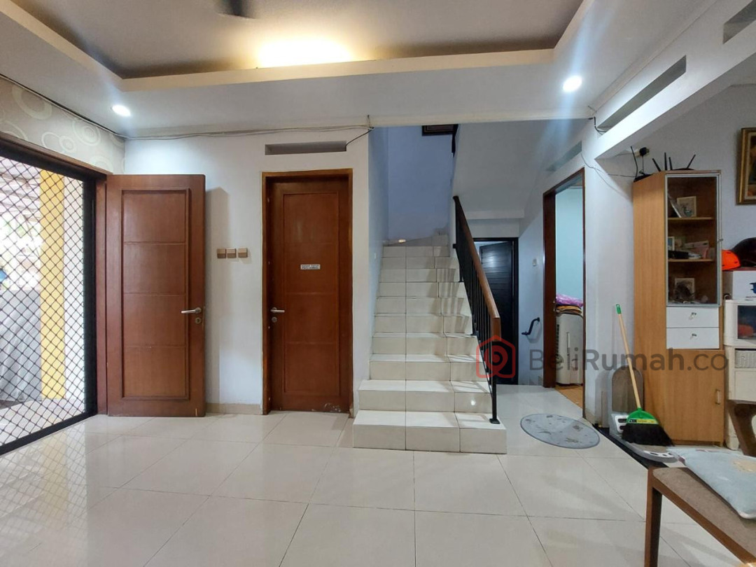 Di jual rumah bagus 2 lantai renovasi dan semi furnished di cluster - BeliRumah