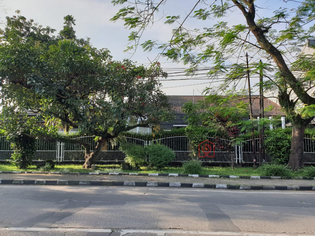 Rumah Luas Mainroad Arcamanik Endah Bandung - BeliRumah