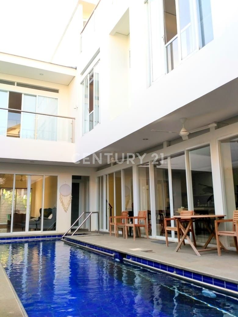 Rumah Modern Style 3 Lantai Daerah Puri Mutiara Ay12875 - BeliRumah