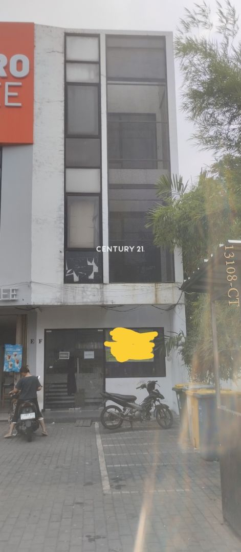 Dijual Ruko 3 Lantai Dengan Kelebihan Tanah Di Tangerang Selatan - BeliRumah