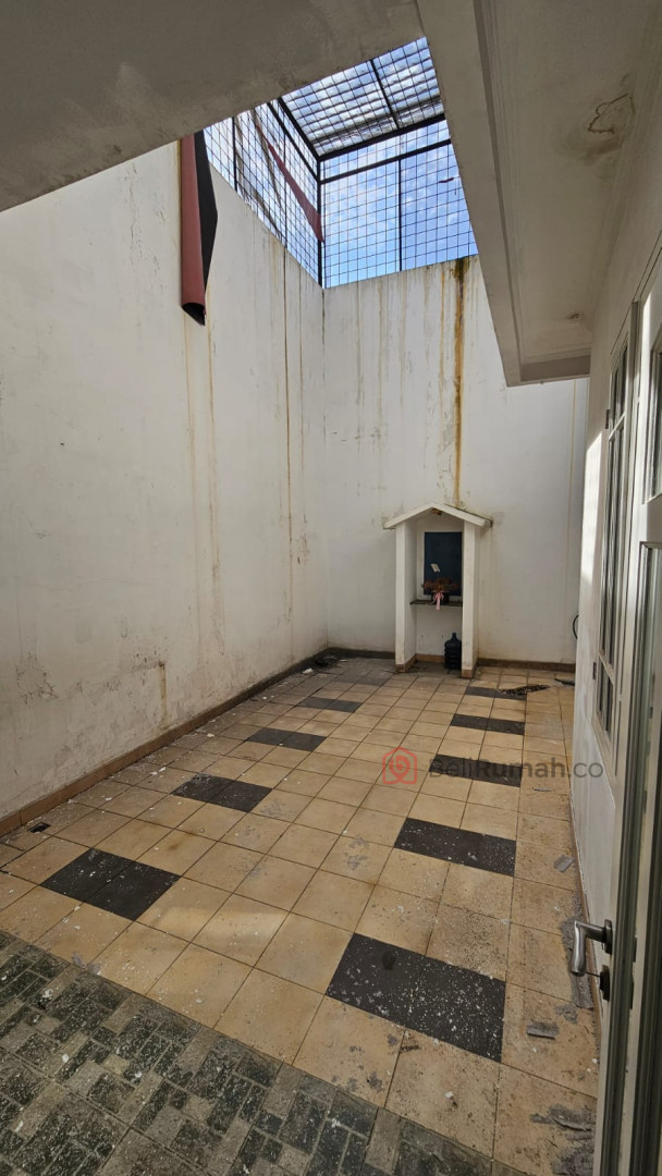 di jual murah rumah besar dan megah  Daerah taman  villa meruya - BeliRumah