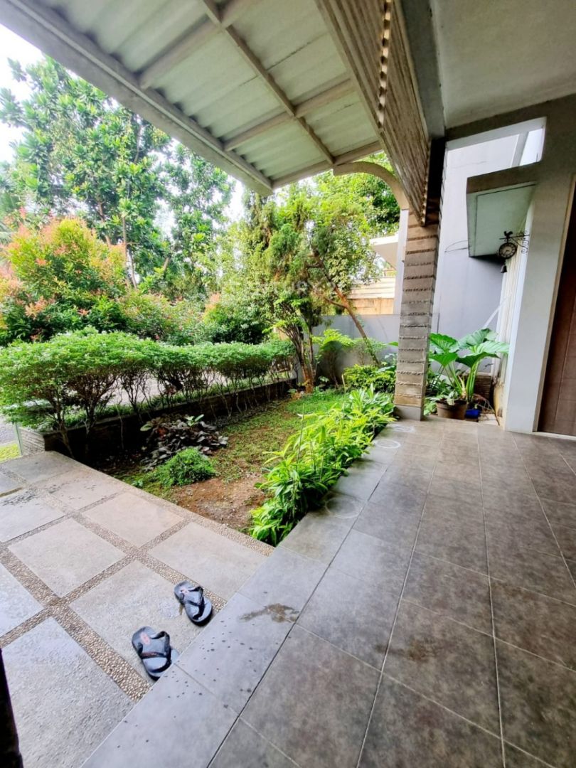 Dijual Rumah Cantik Di Emerald Sektor 9 Bintaro  5407 - BeliRumah