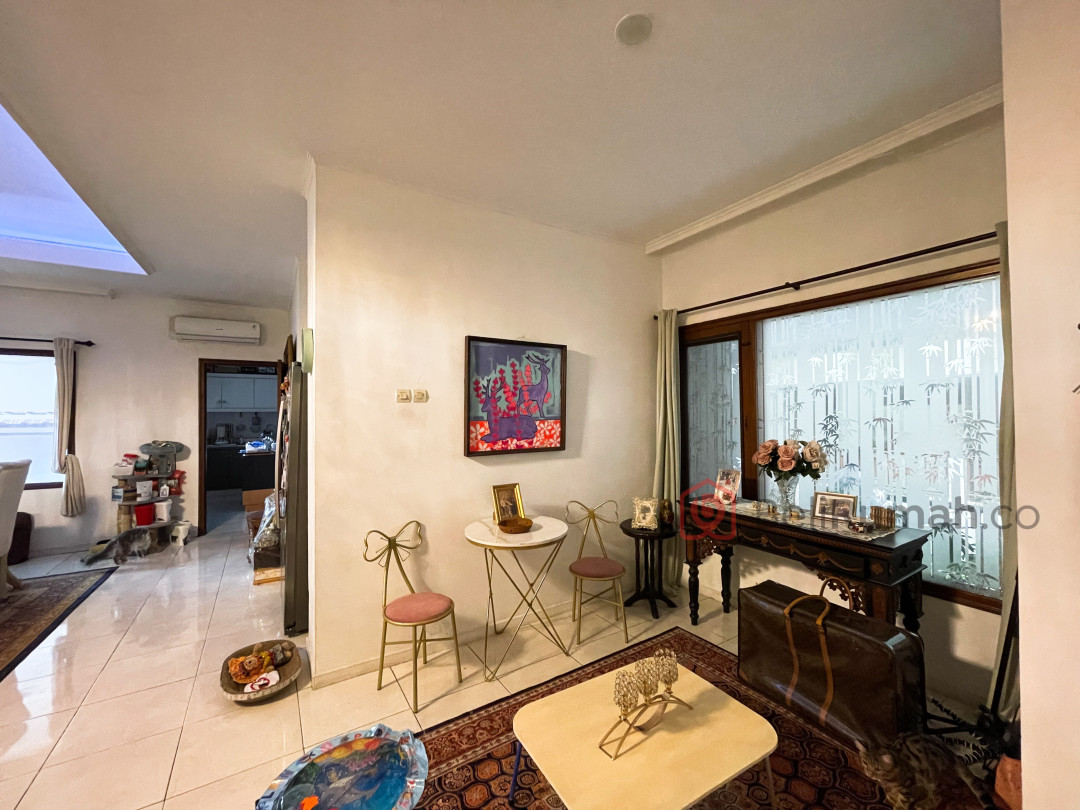 Furnished 3 bedrooms galleria court condominium apartment for sale - BeliRumah